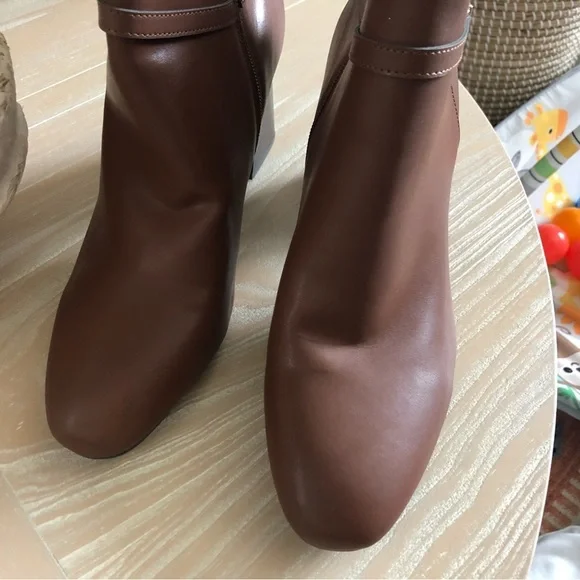 Liz Claiborne|NWOT Faux brown leather booties with chunky block heel•••Size 10W - Picture 7 of 12